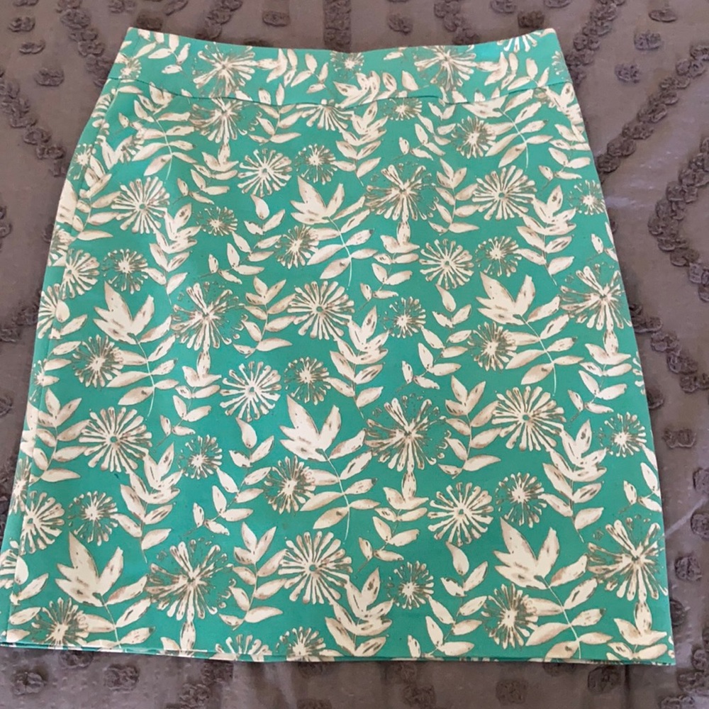 bundle & save with this Fresh mint, cream & tan print skirt EUC